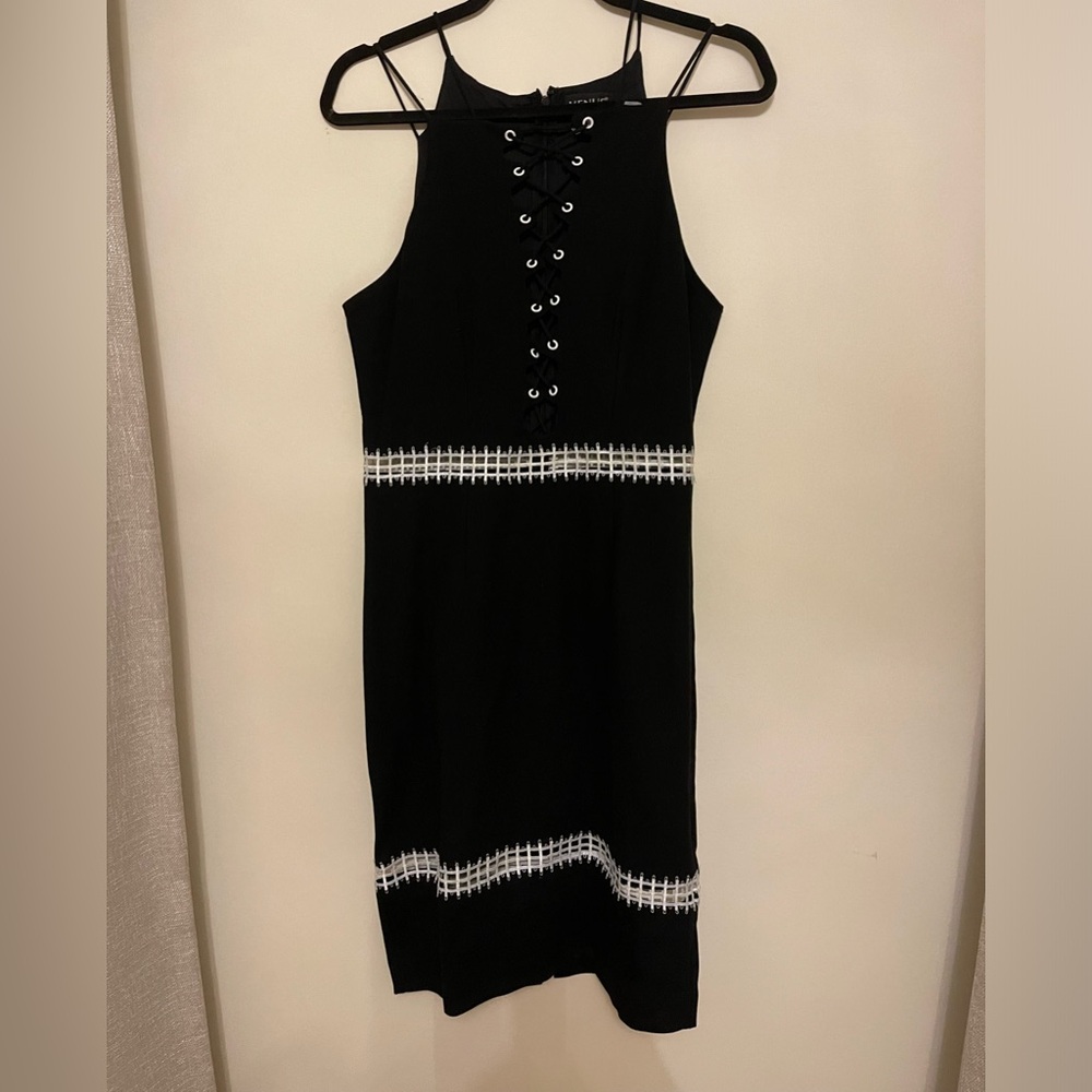Cocktail dress, size M(8-10), beautiful delicate details, lady’s find.